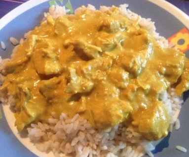 Aiguillettes de poulet, sauce curry et riz