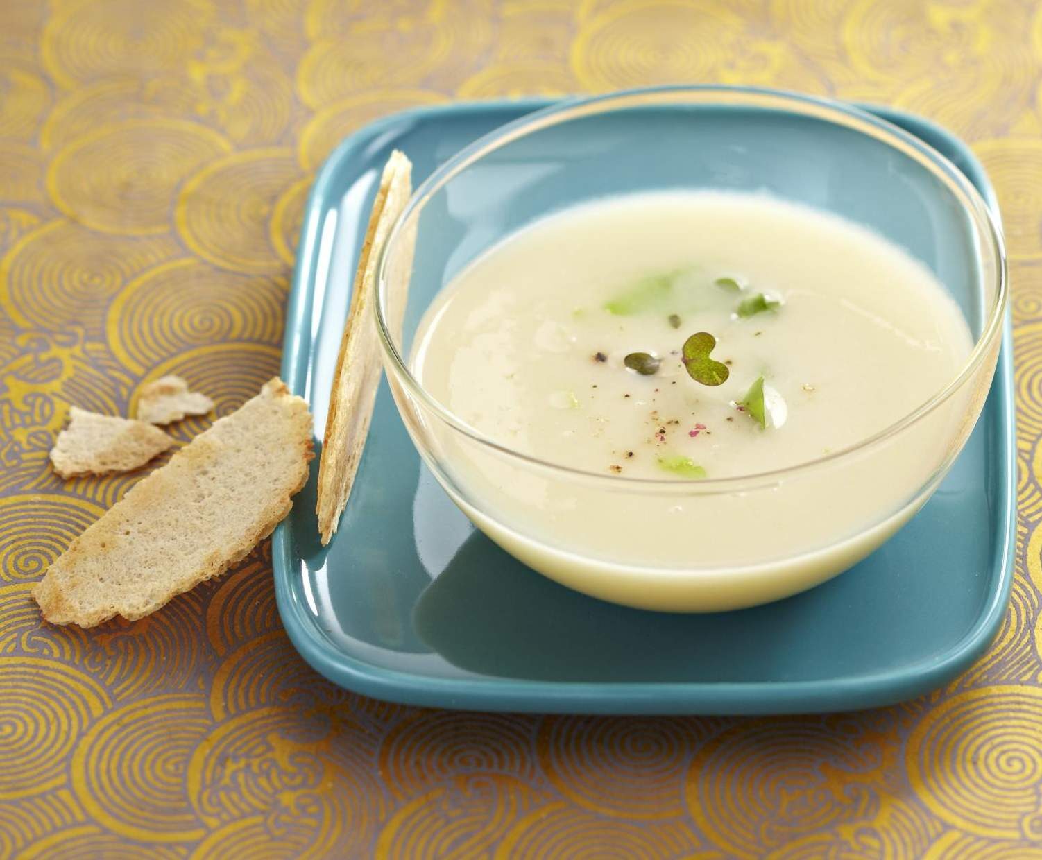 Asperges blanches et cerfeuil en velouté glacé