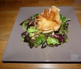 Aumonière de Saint Marcelin sur salade aux Lardons