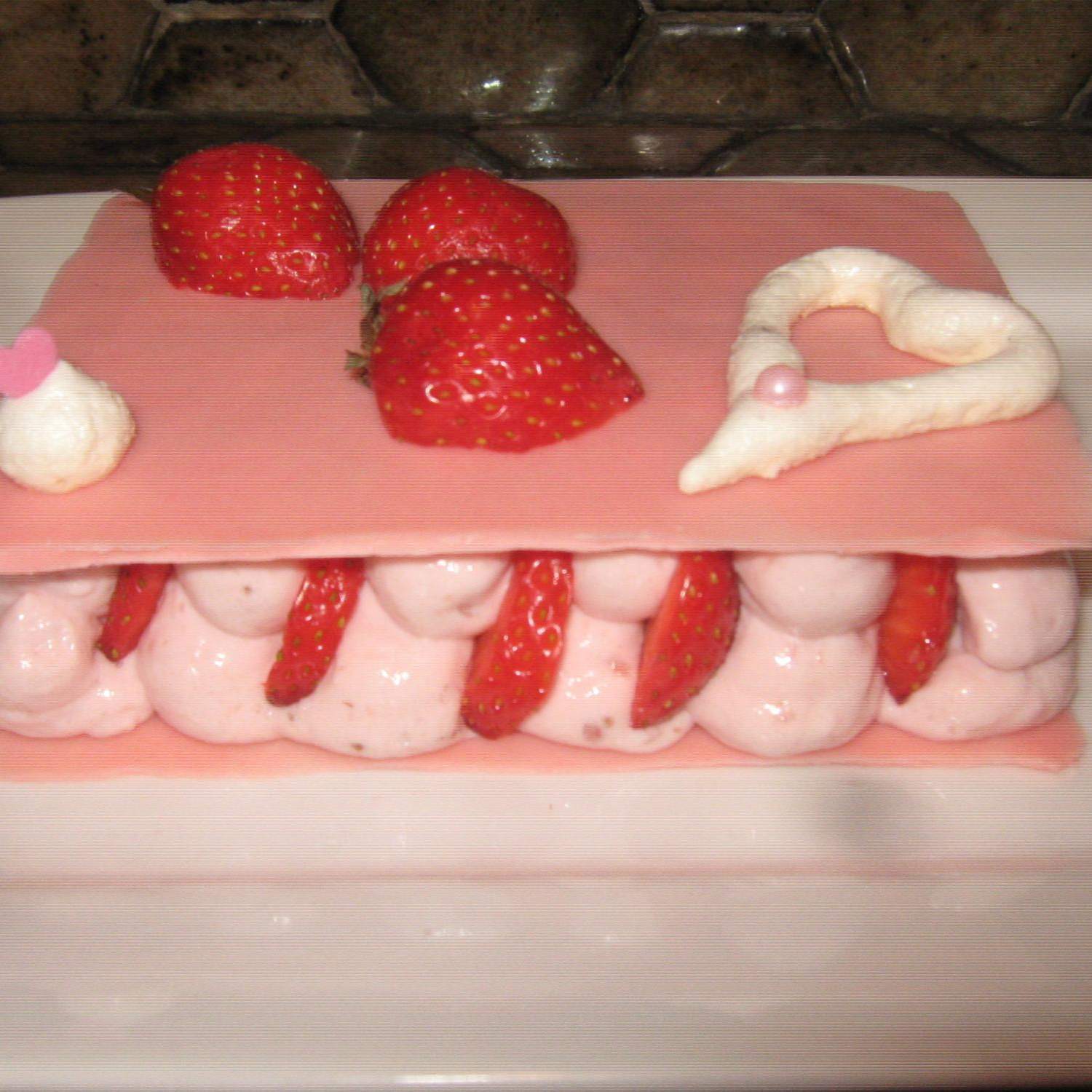 Bavarois léger aux fraises comme un millefeuille