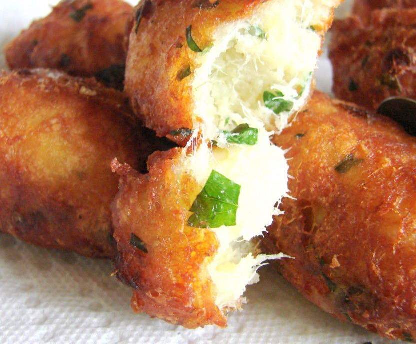Beignets de morue (pasteis de bacalhau)