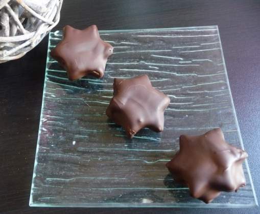 Bouchées 3 chocolats (sablé cacao, ganache pralinée et enrobage chocolat)