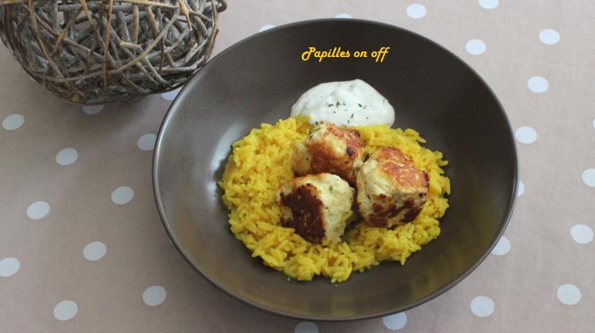 Boulettes de poulet à l’orientale et leur riz au curcuma
