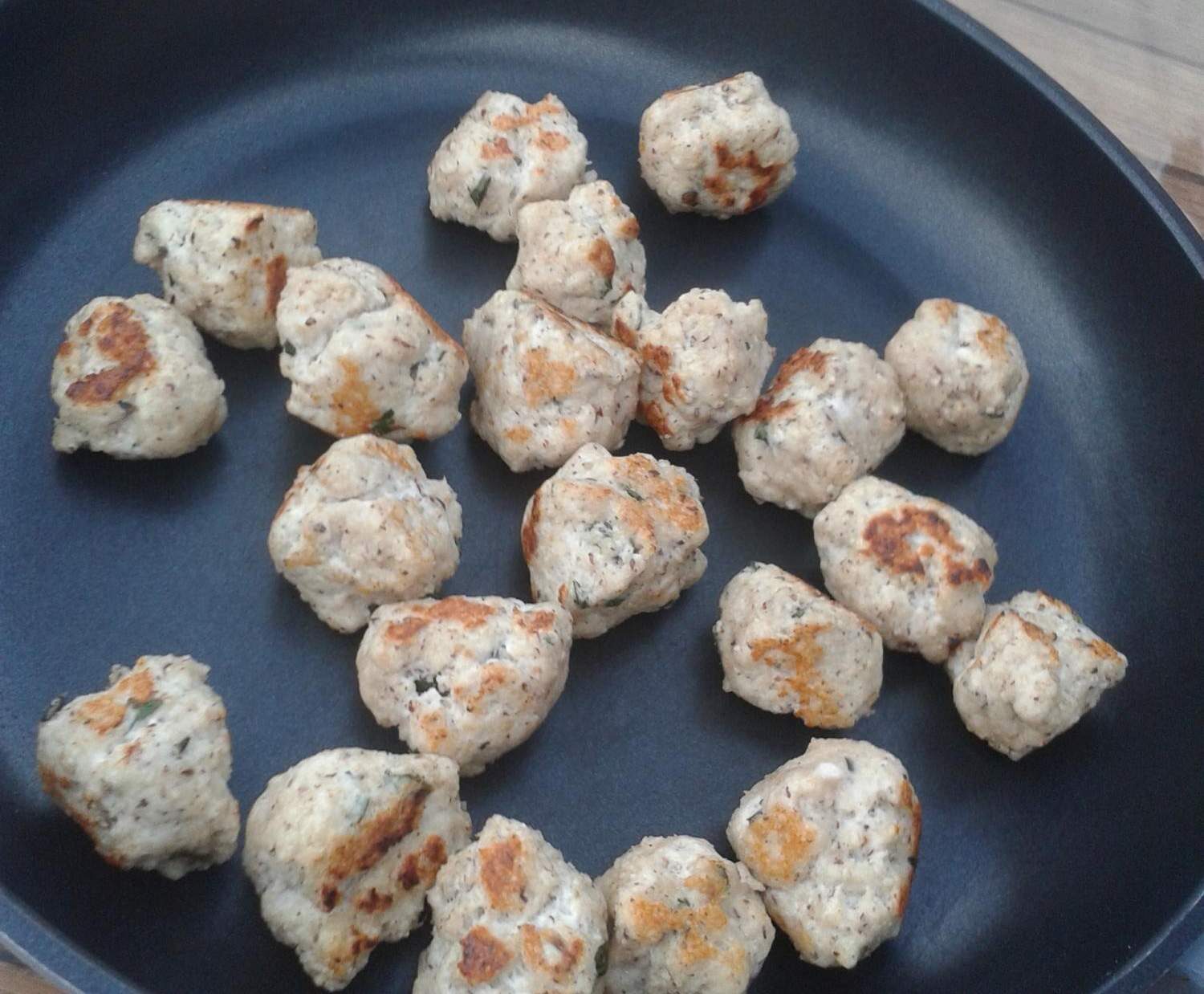 Boulettes de poulet aux noisettes et menthe