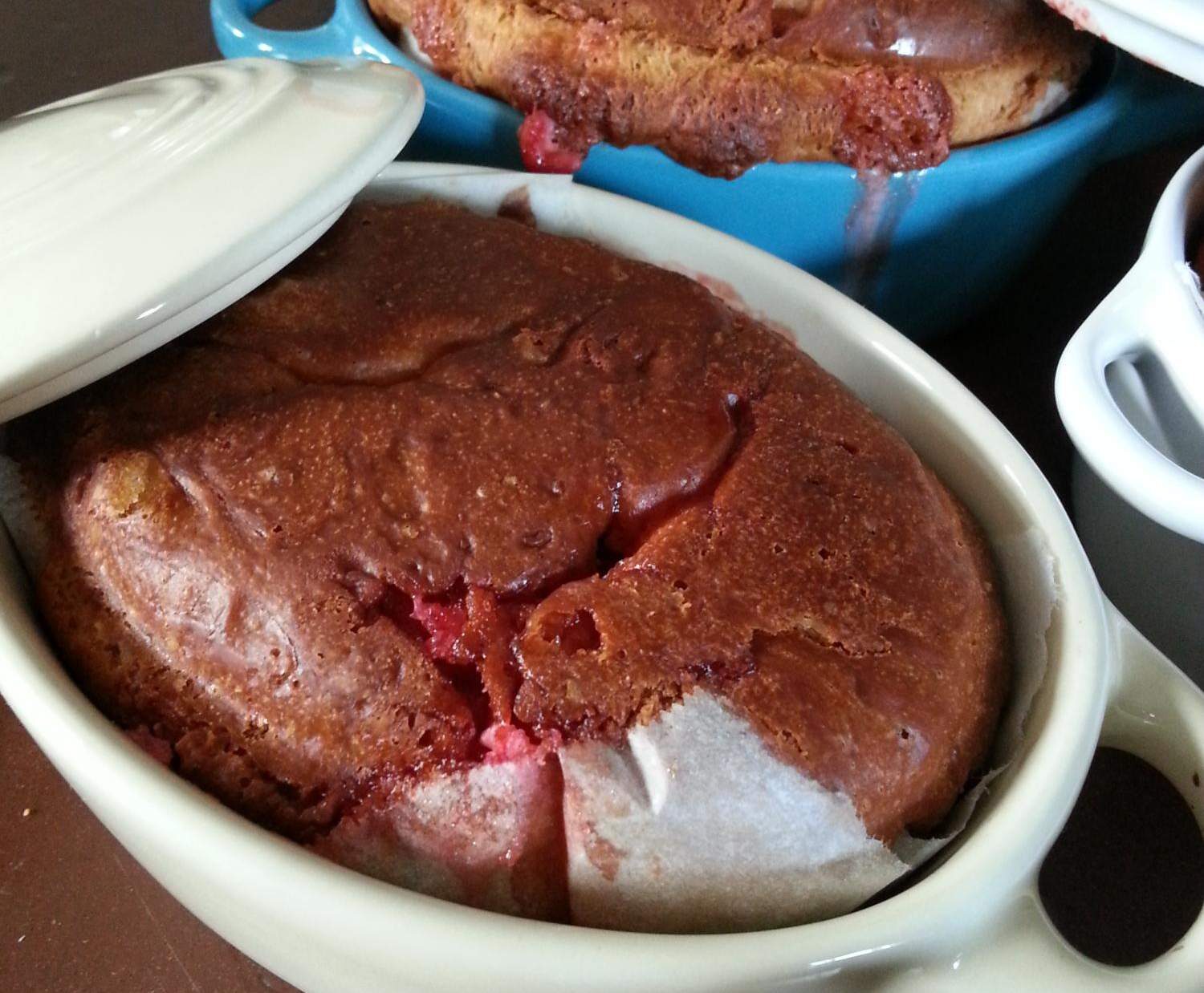 Brioche cocotte à la rose et aux pralines