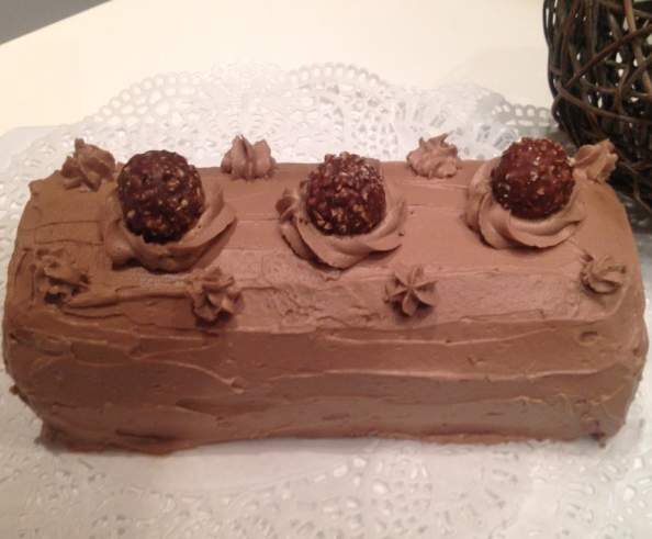 Bûche de Noël au praliné, nutella et Ferrero Rochers
