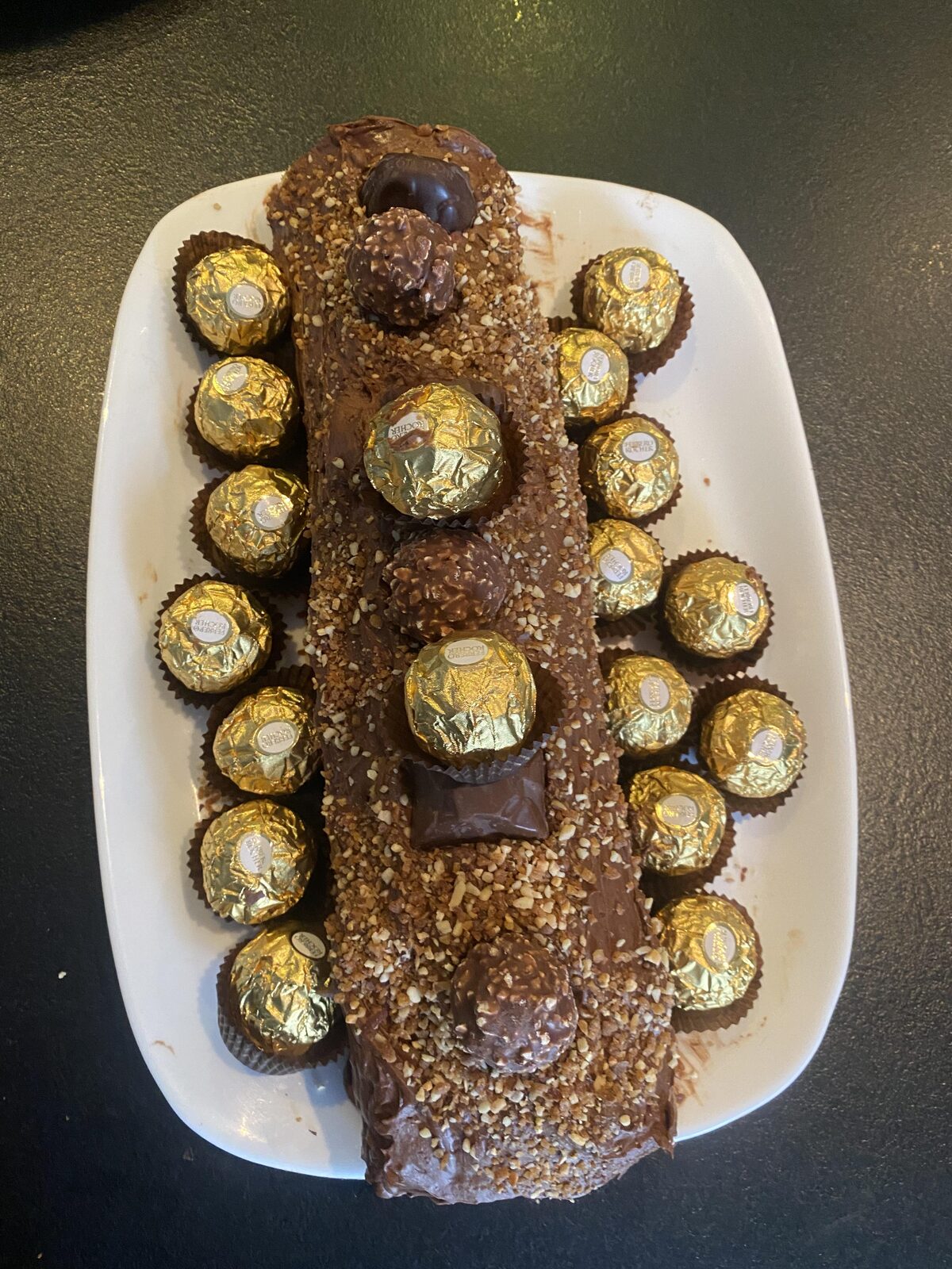 BÛCHE FERRERO ROCHER BY MARNIAC77 (IDF NORD)