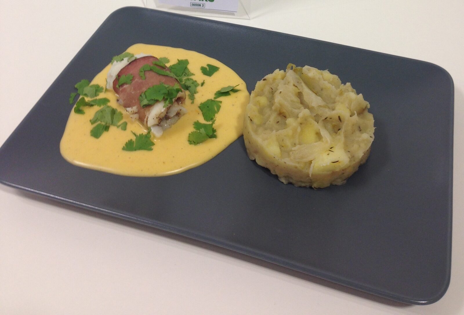 Cabillaud lardé sauce les Hauts de France et sa compotée d'endives