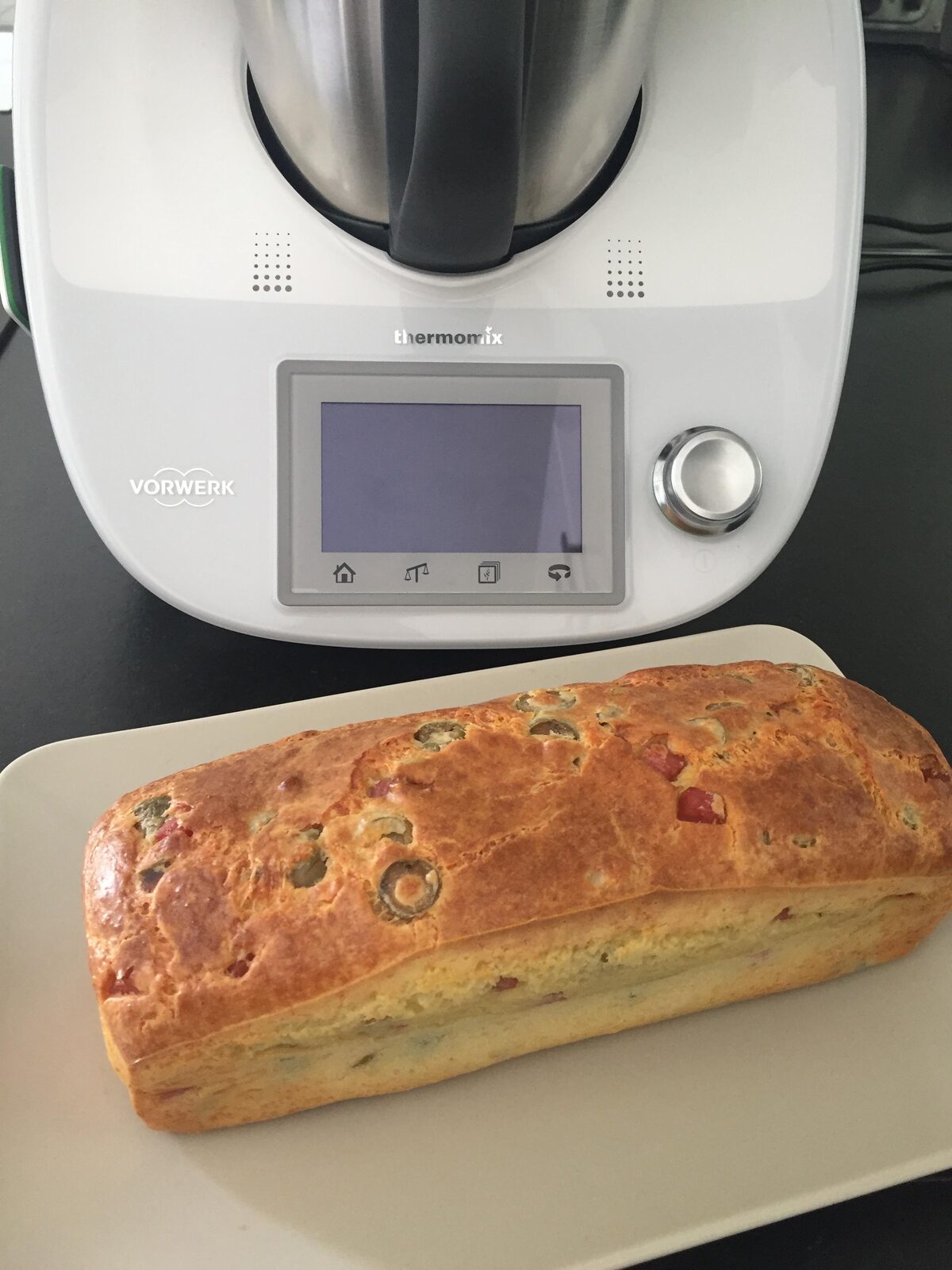 Cake aux olives et jambon