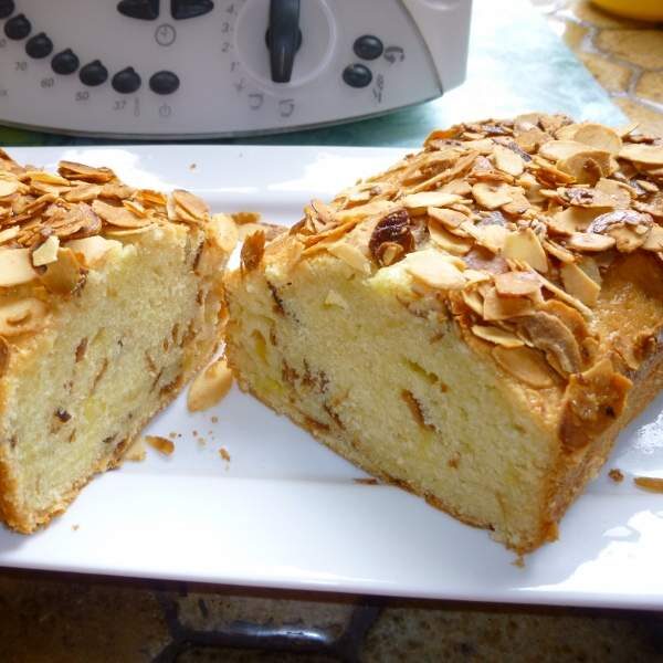 Cake pêches amandes grillées