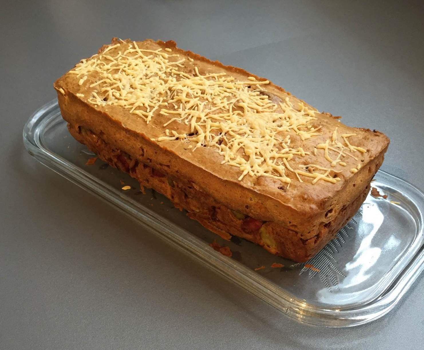 CAKE SALE JAMBON OLIVE FROMAGE