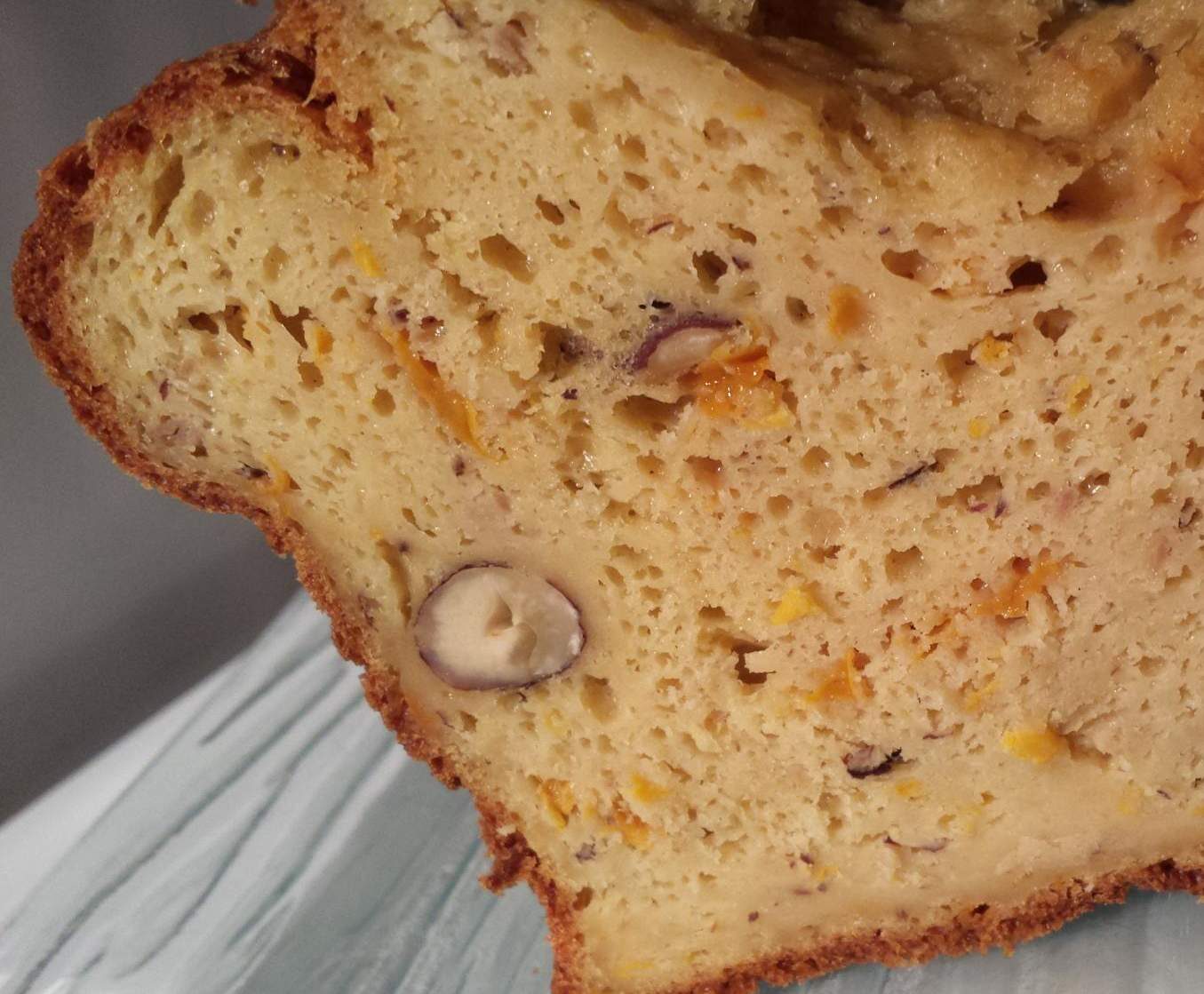 Cake Thon - Poivrons jaunes - Noisettes