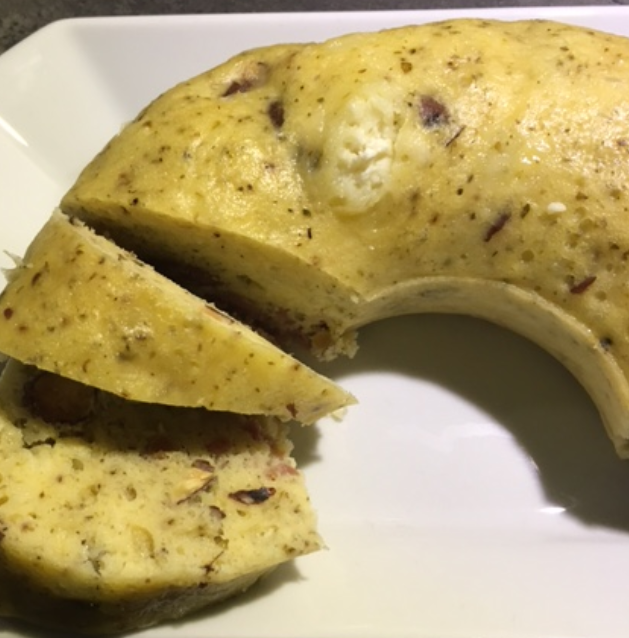 CAKE VAPEUR LARDONS CHÈVRE AMANDES