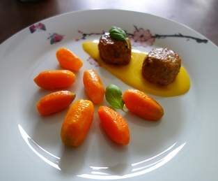 Carottes glacées et leur sauce carotte-curry