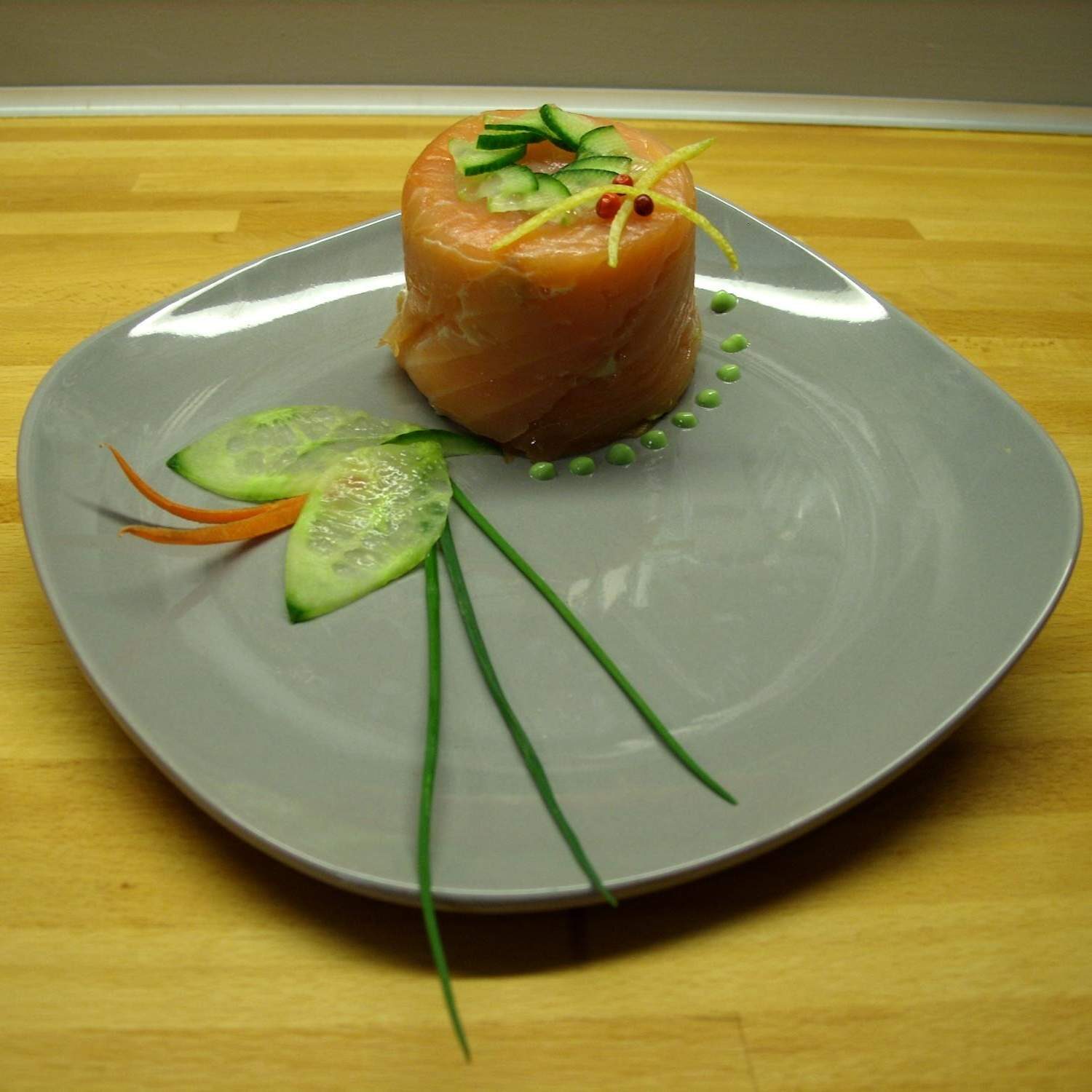 Charlotte au deux saumons et sa mousse d'avocat