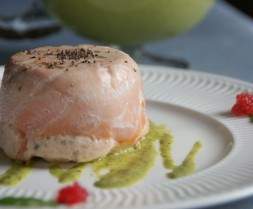 Charlotte aux 3 poissons sauce persillée