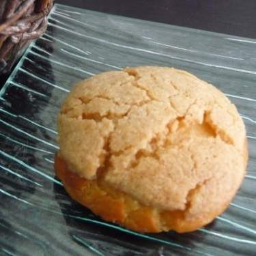 Choux craquelins garnis de crème pâtissière au chocolat