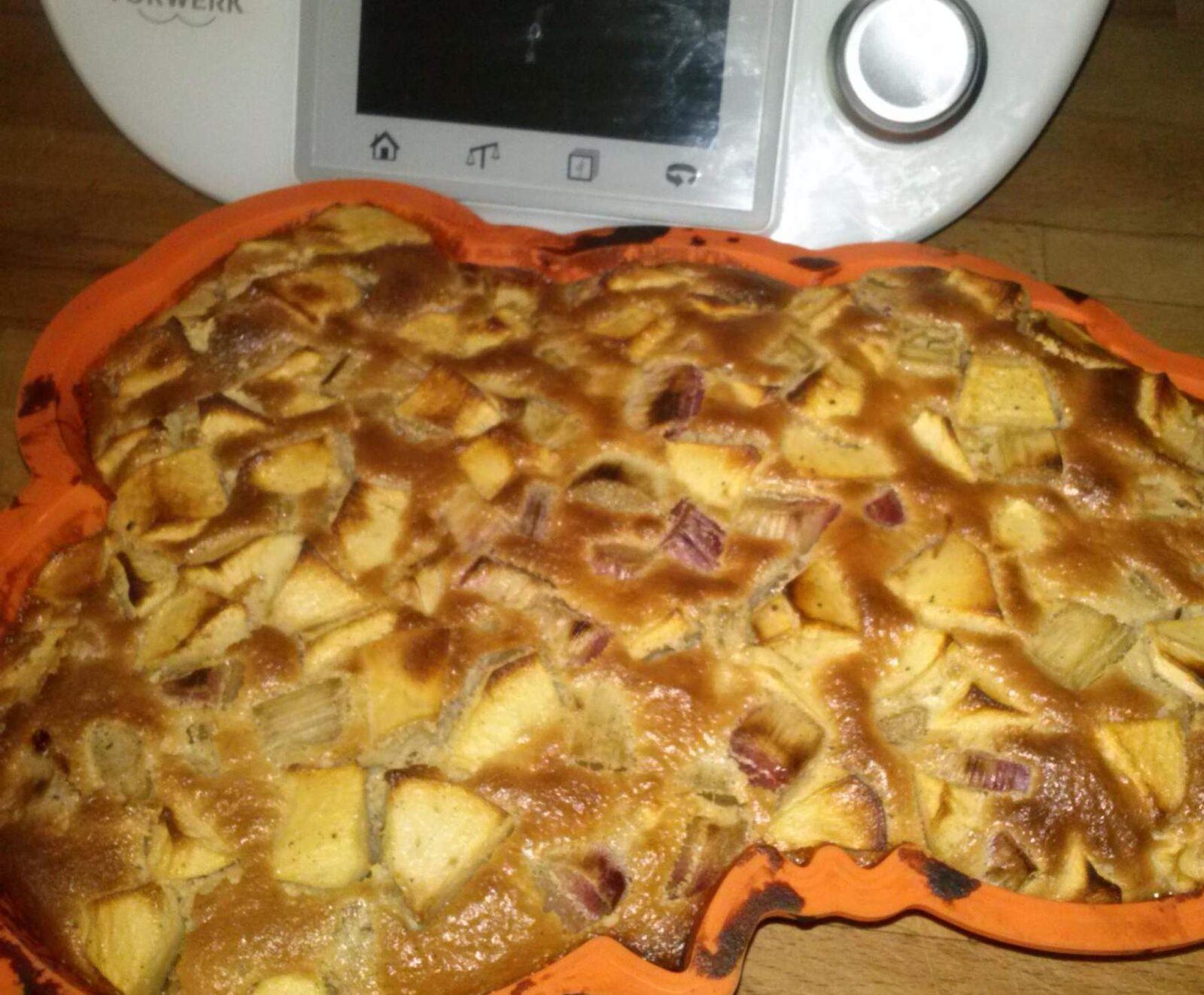 Clafoutis aux pommes et rhubarbe