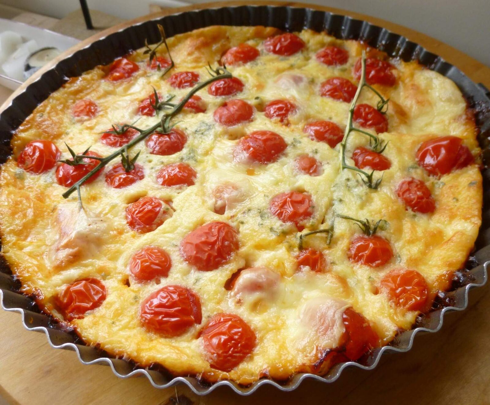 clafoutis aux tomates cerises,fromage fumé et thym