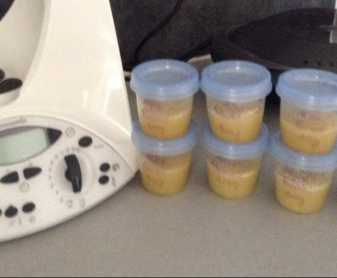 Compote de pommes. Bebe à partir de 4 mois.