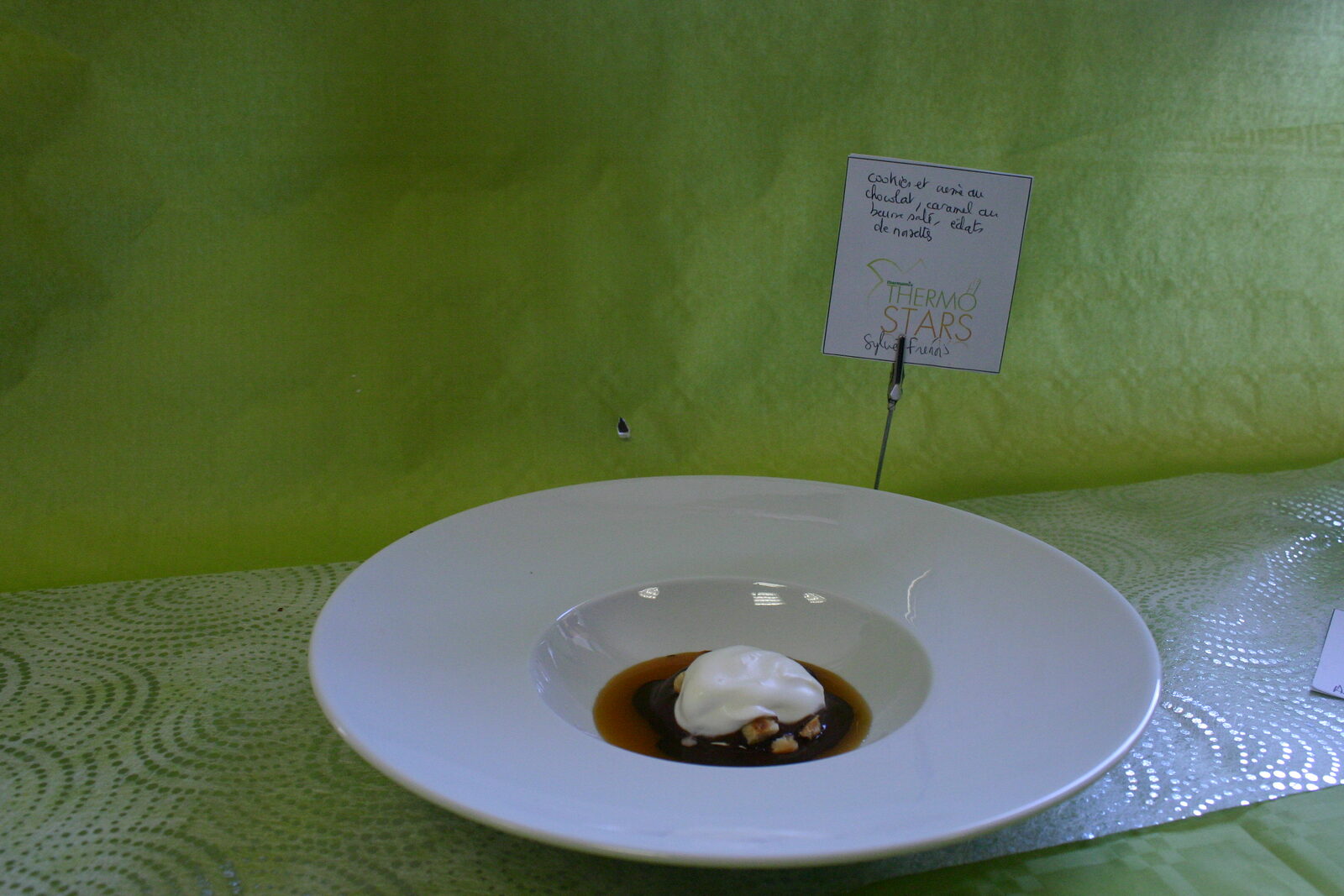 COOKIES ET CREME AU CHOCOLAT , CARAMEL AU BEURRE SALE, ECLATS DE NOISETTES