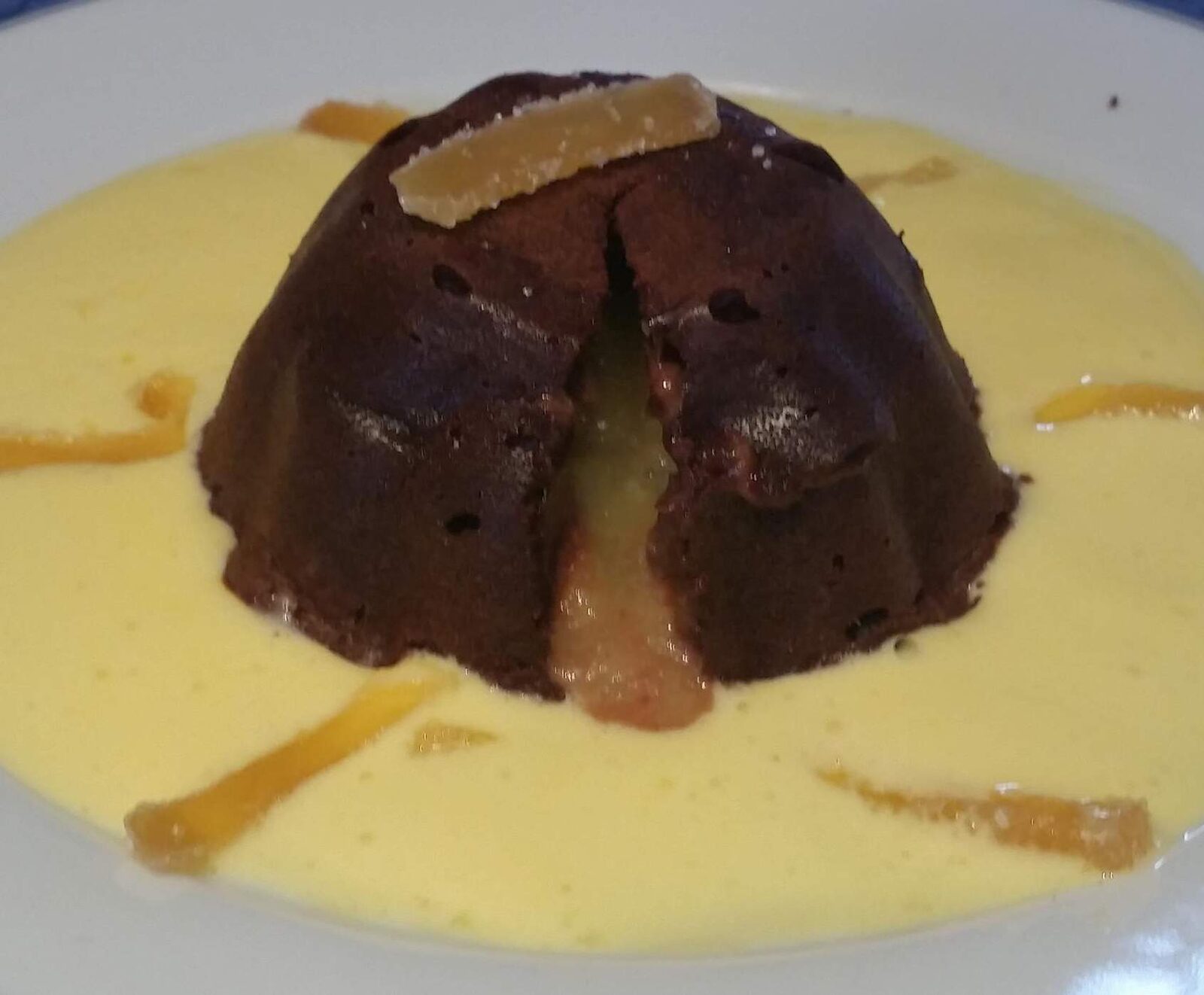 Coulant au chocolat-gingembre cœur ananas-citron vert