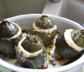 Courgettes Farcies auChèvre Frais, Oignons Confits et Pignons de Pins