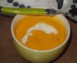 Crème de lentilles corail au thon et aux épices