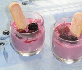 crème fouettée aux fruits rouges en verrines