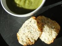 Crème petits pois et ses tuiles parmesan et thym