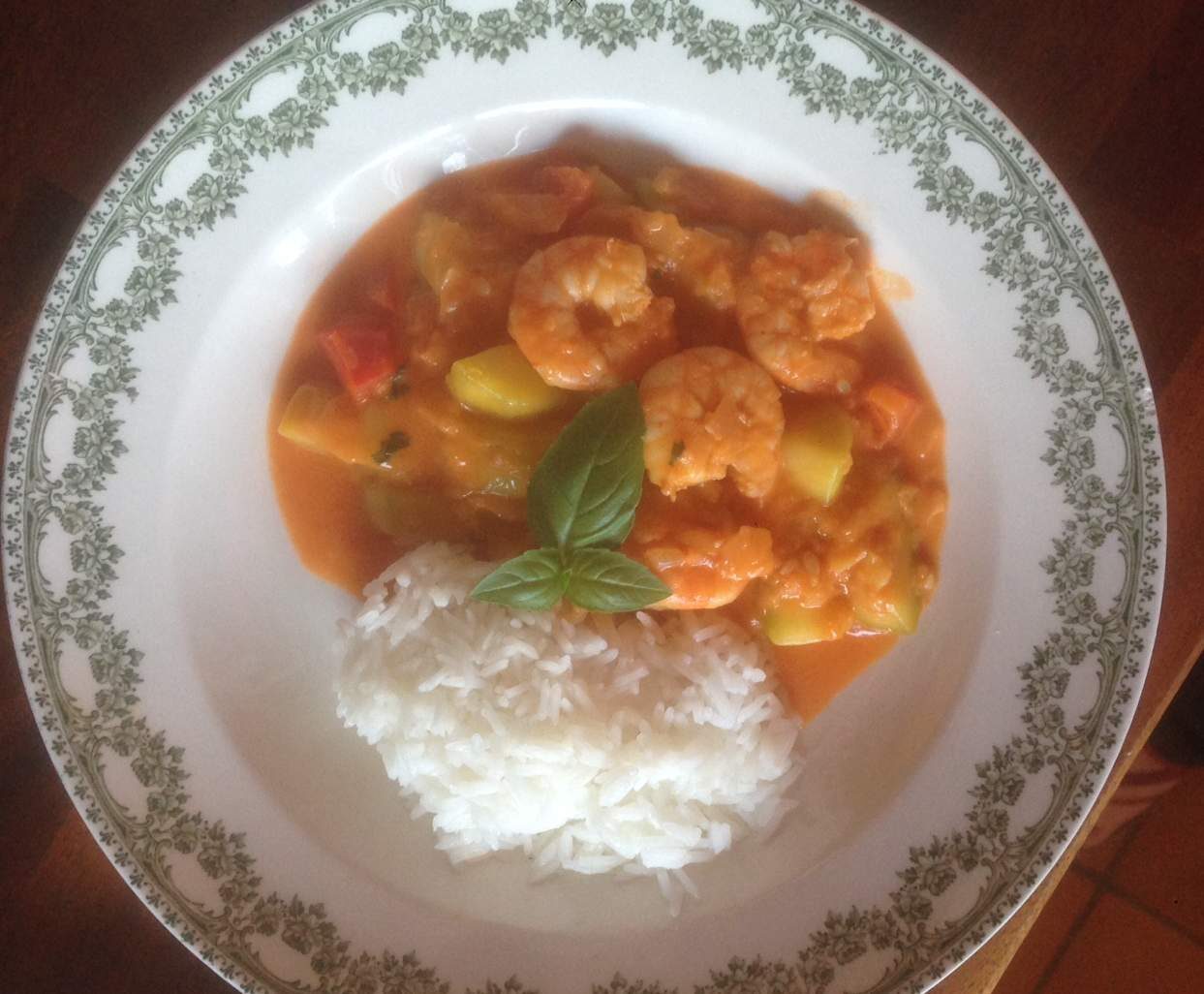 Crevettes sauce piquante au lait de coco avec du riz-très rapide