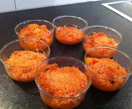 Crumble d'abricots aux biscuits roses de Reims