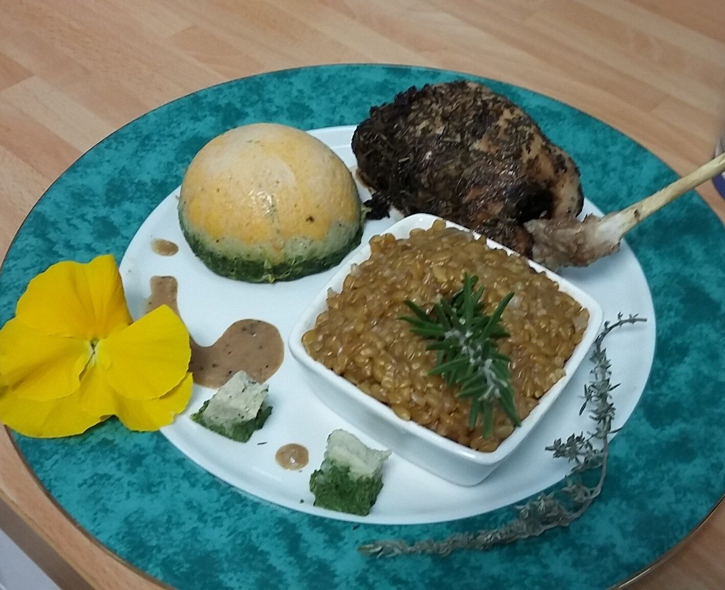 cuisses de lapin en habit provençal, épeautre crémeux et légumes d'hiver