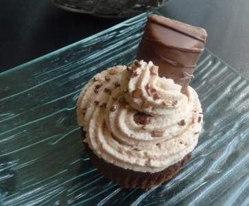 Cupcakes au kinder (muffin chocolat, ganache montée au kinder maxi)