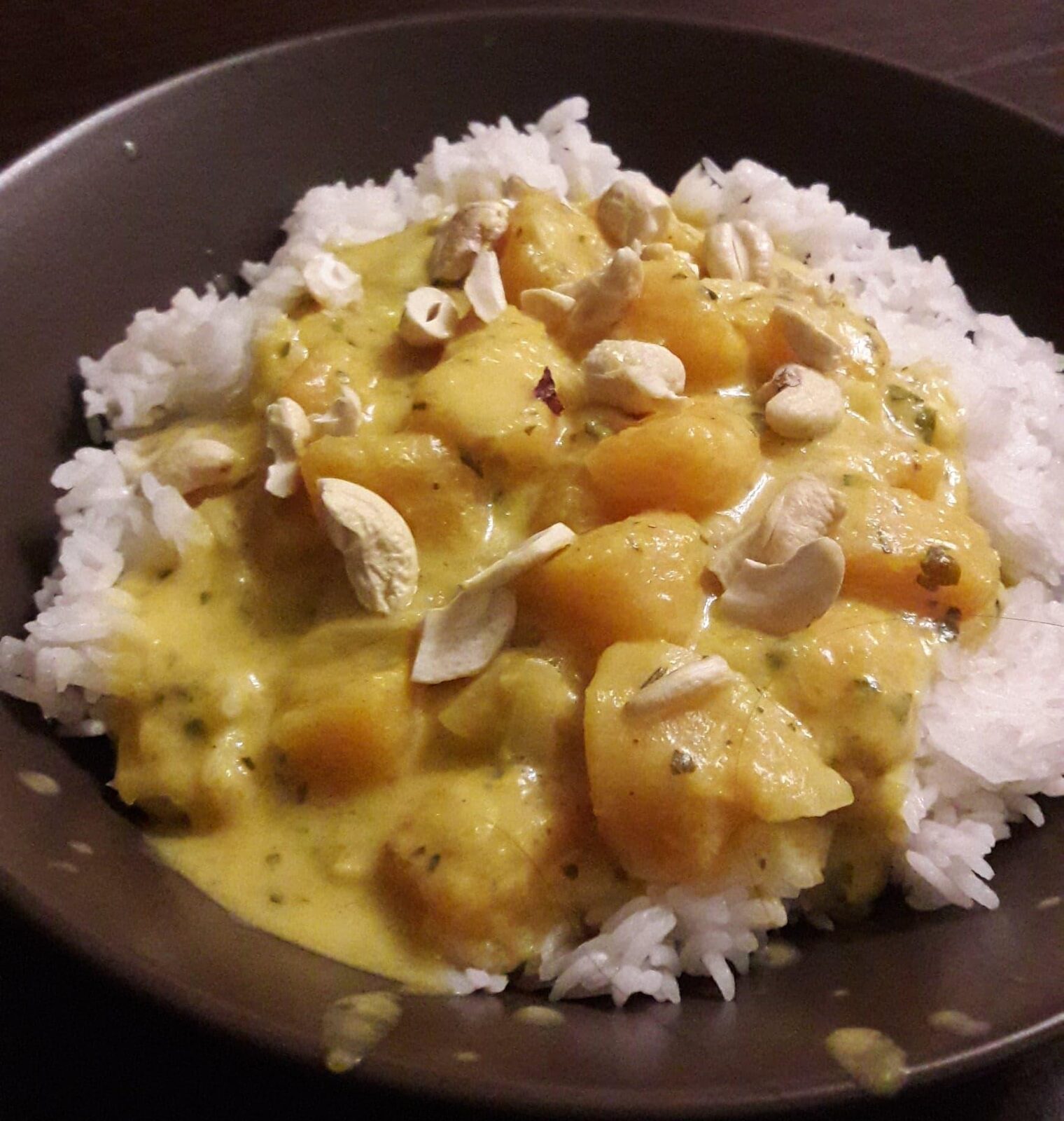 Curry de butternut au lait de coco et noix de cajou