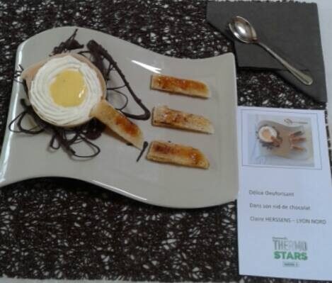 Délice oeuforisant dans son nid de chocolat