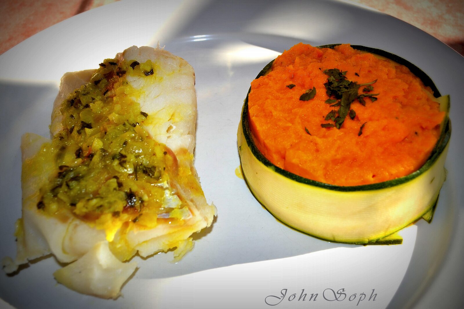 DOS DE CABILLAUD et PUREE DE CAROTTES PERSILLEE