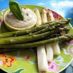 DUO D'ASPERGES SERVI AVEC SA TARTINADE