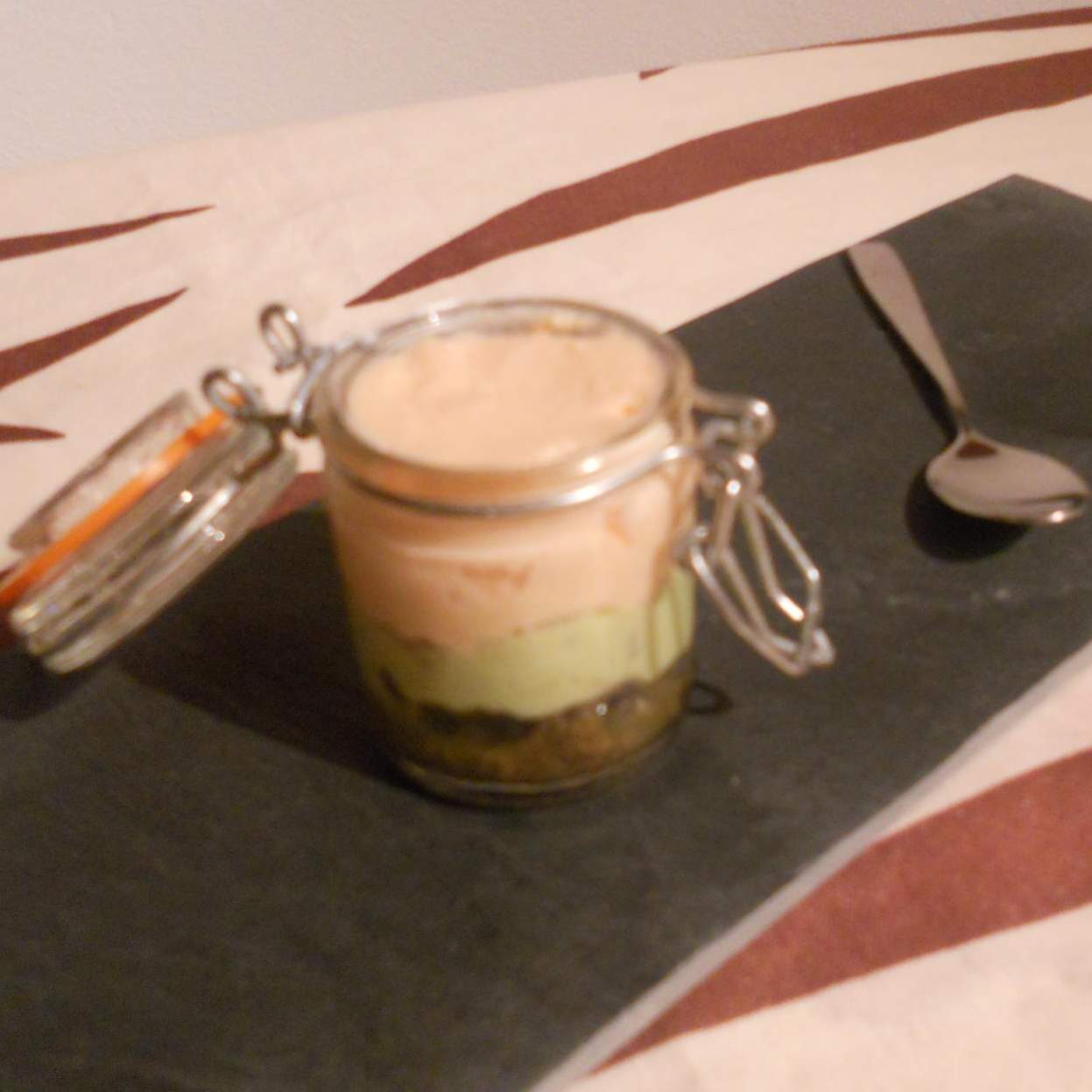 Duo de mousses sur lit noir