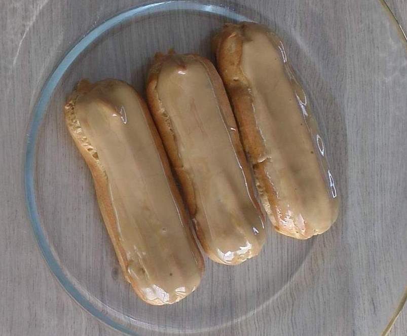 ÉCLAIRS AU CAFÉ