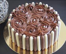 Entremet : bavarois chocolat blanc et praliné, glaçage nutella mascarpone