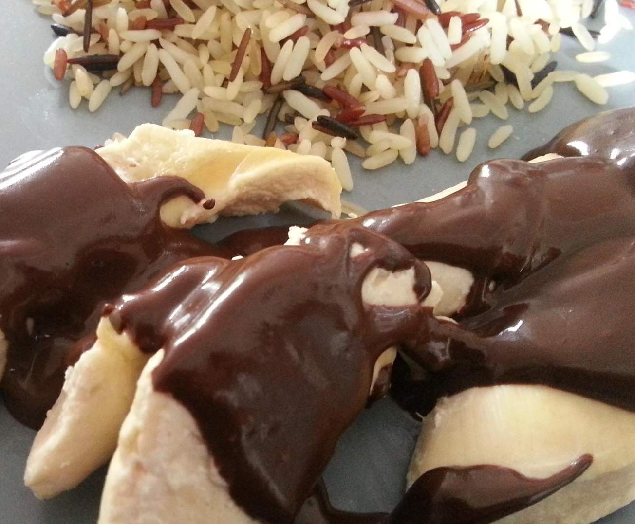 Escalopes de poulet au chocolat épicé et son riz