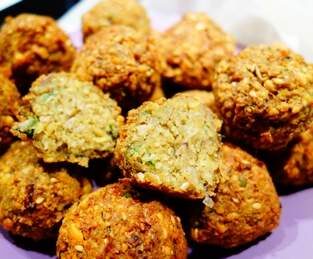 Falafels (boulettes de pois chiche et d'herbes) recette Libanaise