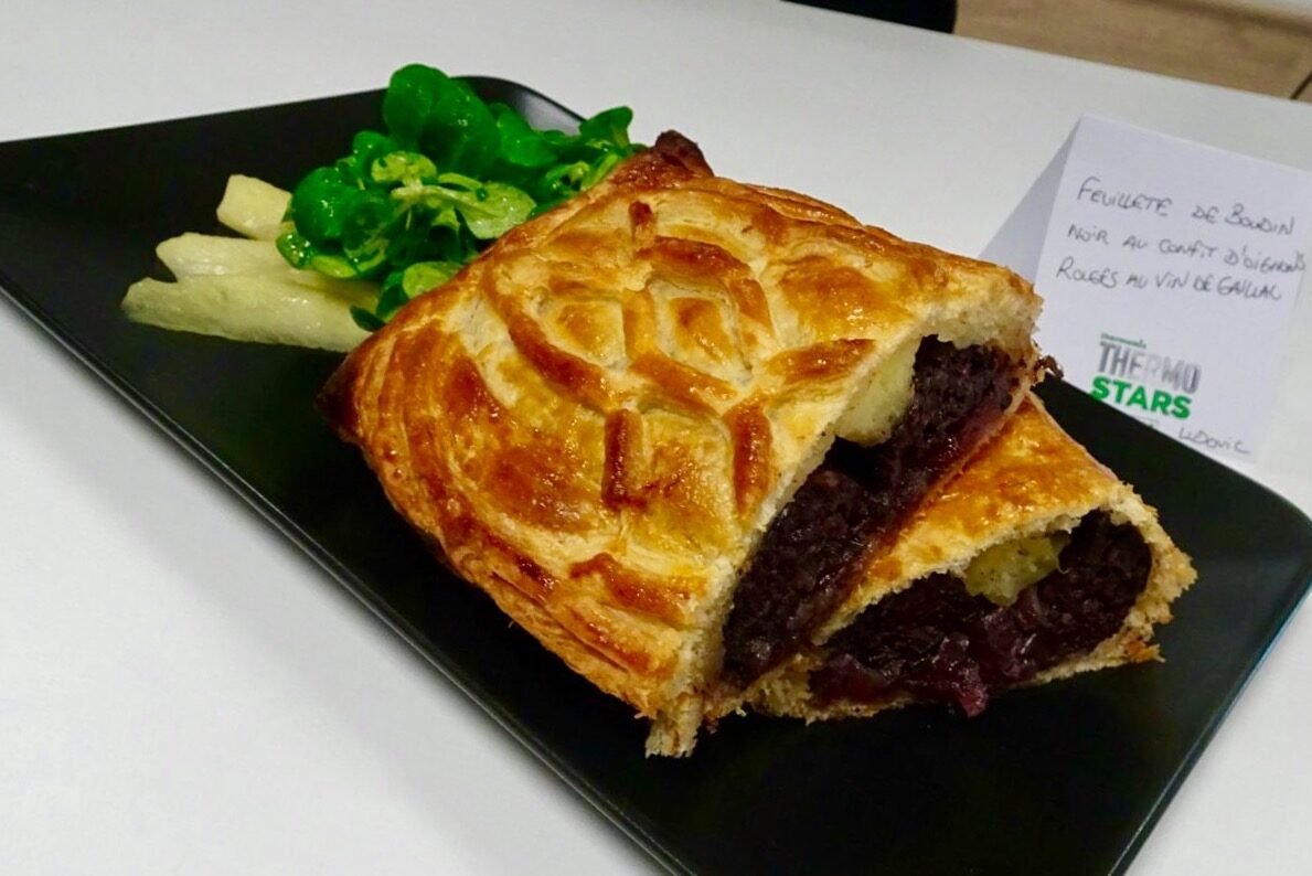 Feuilleté de Bondin Noir au Confit d'Oignons Rouges au Vin de Gaillac