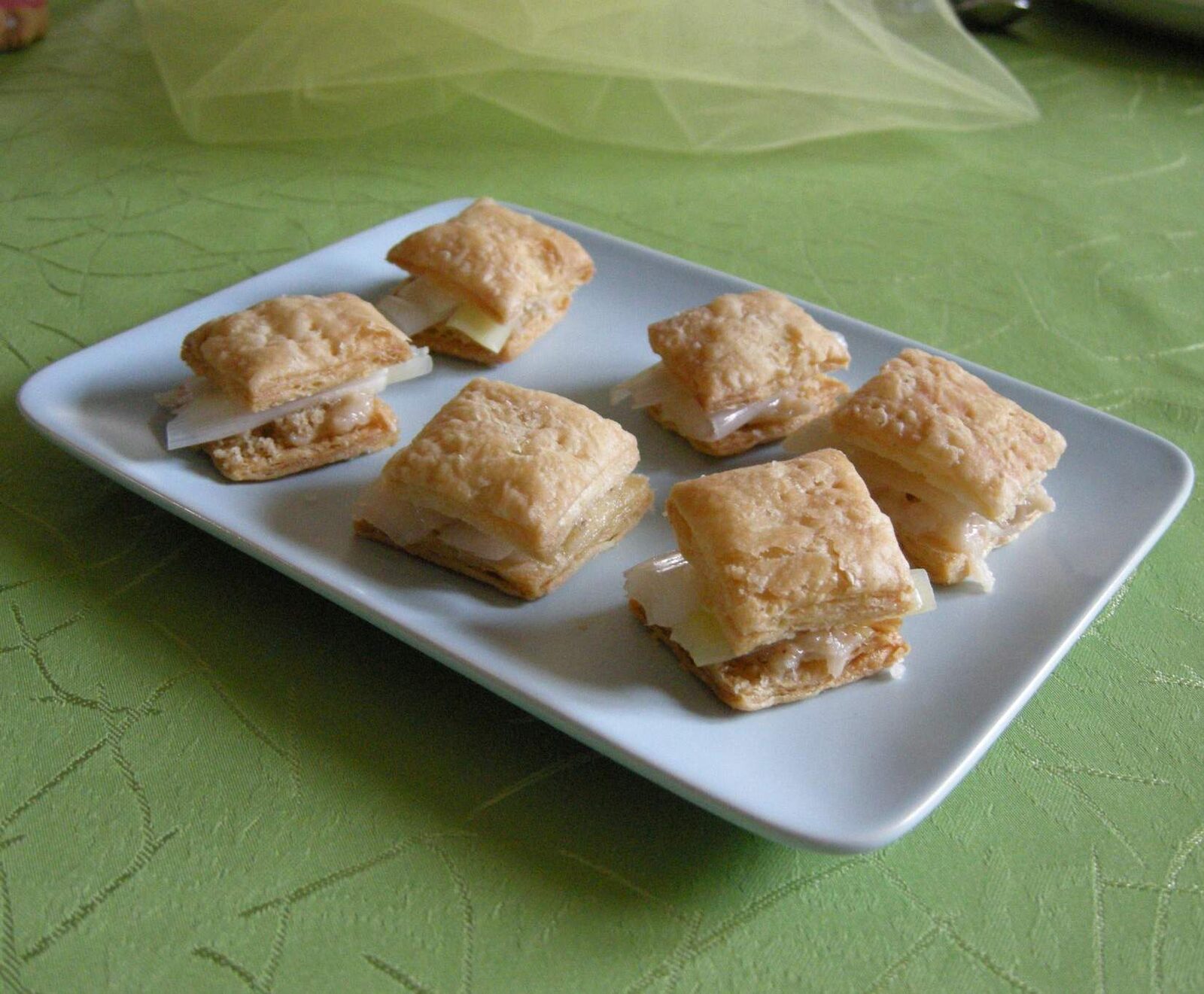 Feuilleté de poireaux à la confiture d'oignons