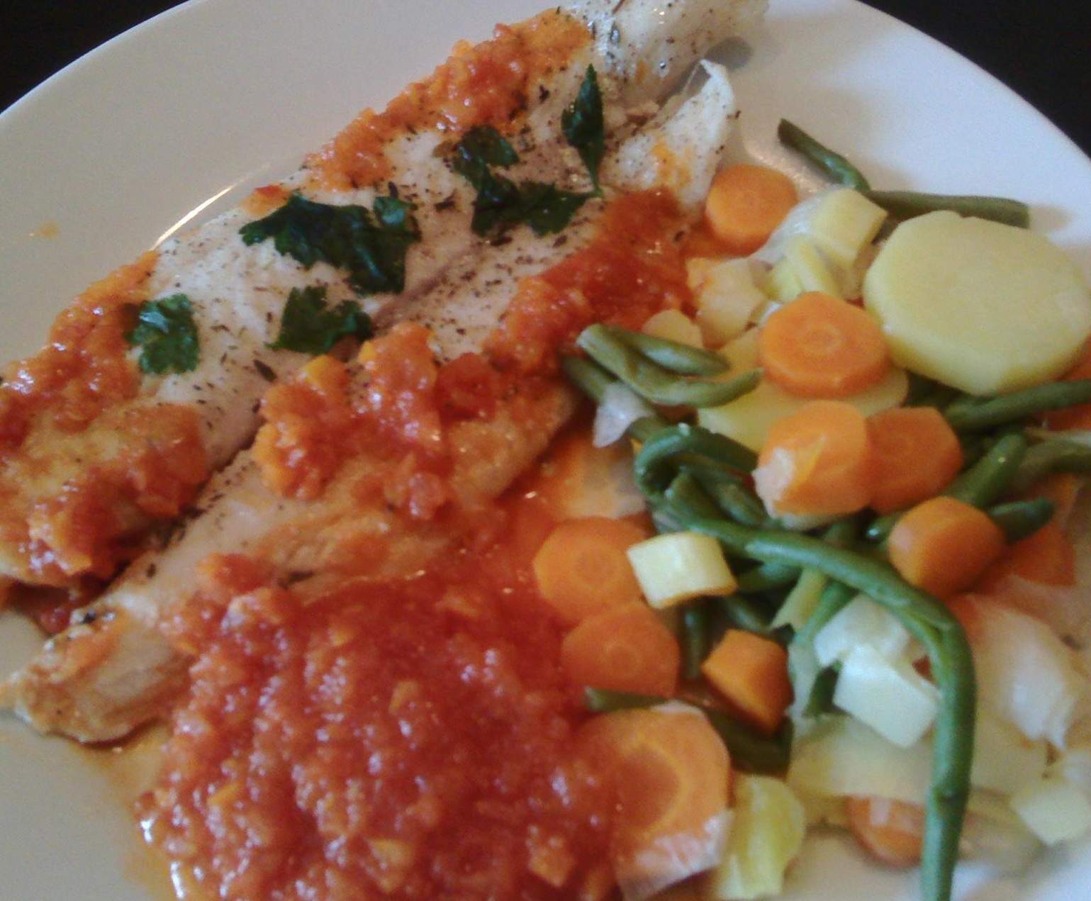 Filet de panga petits légumes sauce tomate