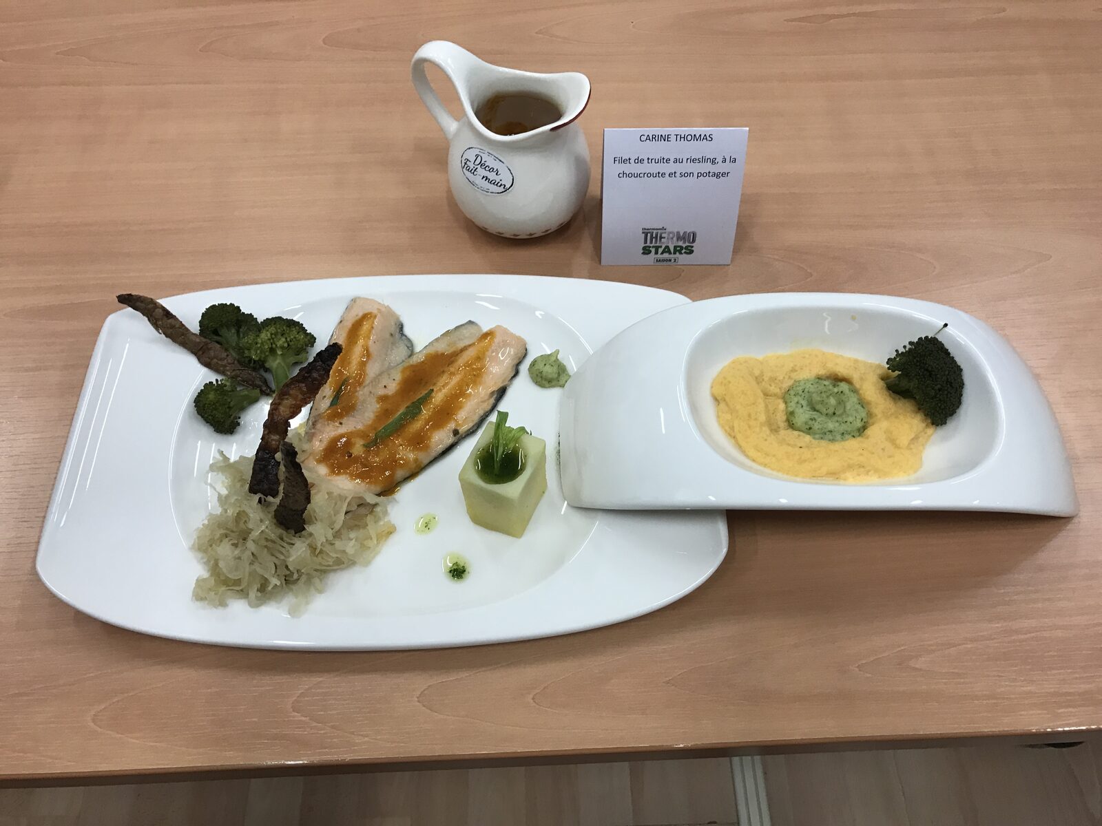 FILET DE TRUITE AU RIESLING SUR SON LIT DE CHOUCROUTE ET SON POTAGER