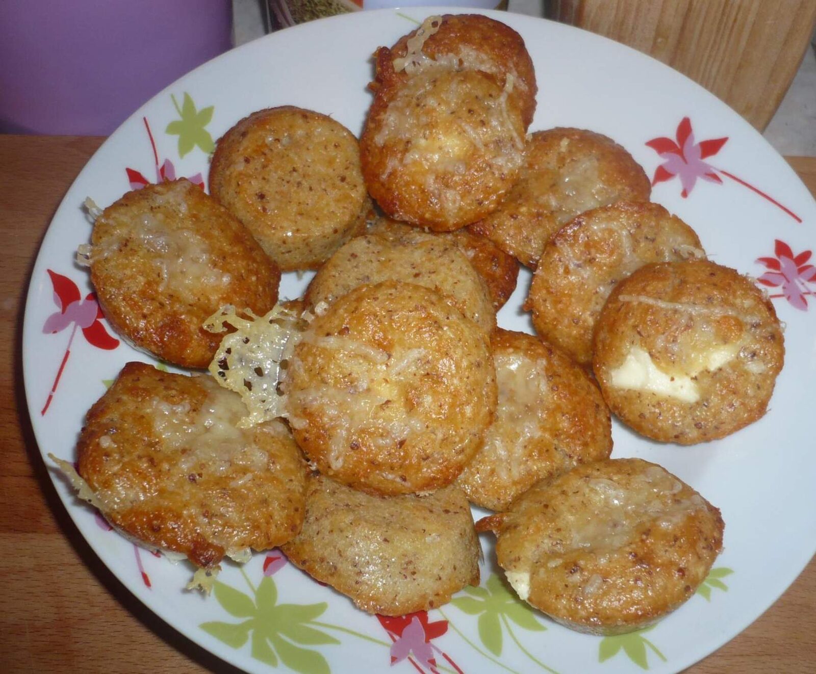 Financiers au comté-moutarde à l'ancienne au cœur fondant de fromage frais