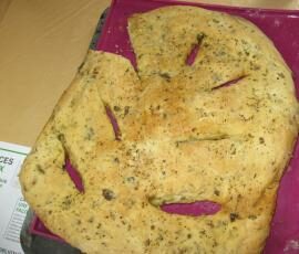 Fougasse aux olives , lardons