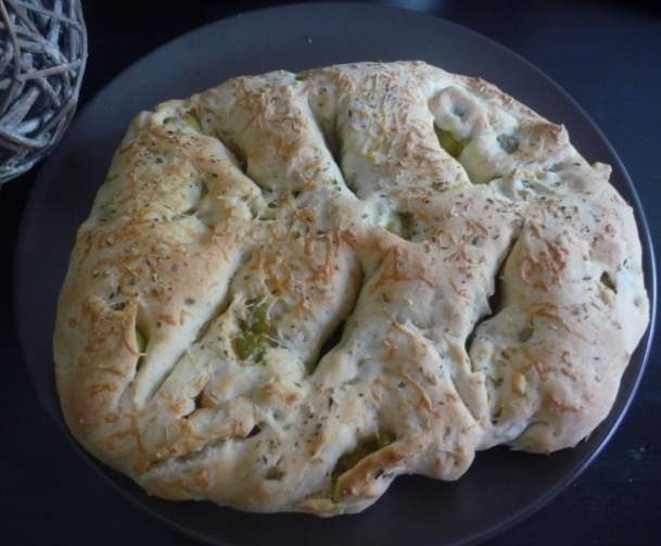 Fougasse aux olives vertes et anchois